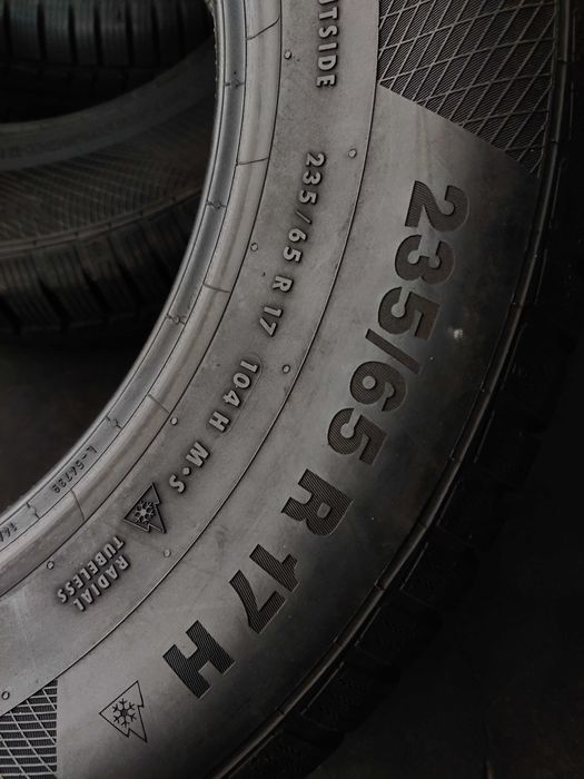 R17 235 65 шини зимові Continental Winter Contact TS850P