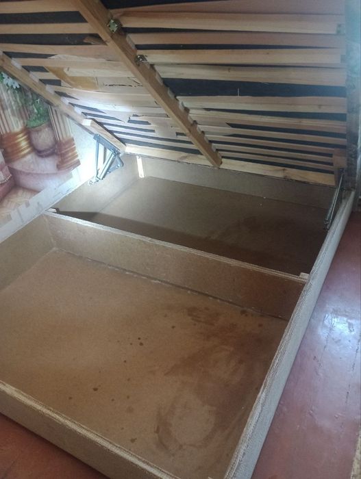 Продам двоспальне ліжко