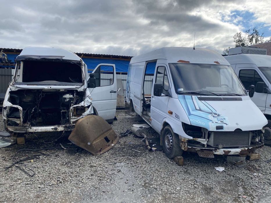 Продається в розборці 2 машини,Sprinter 313
