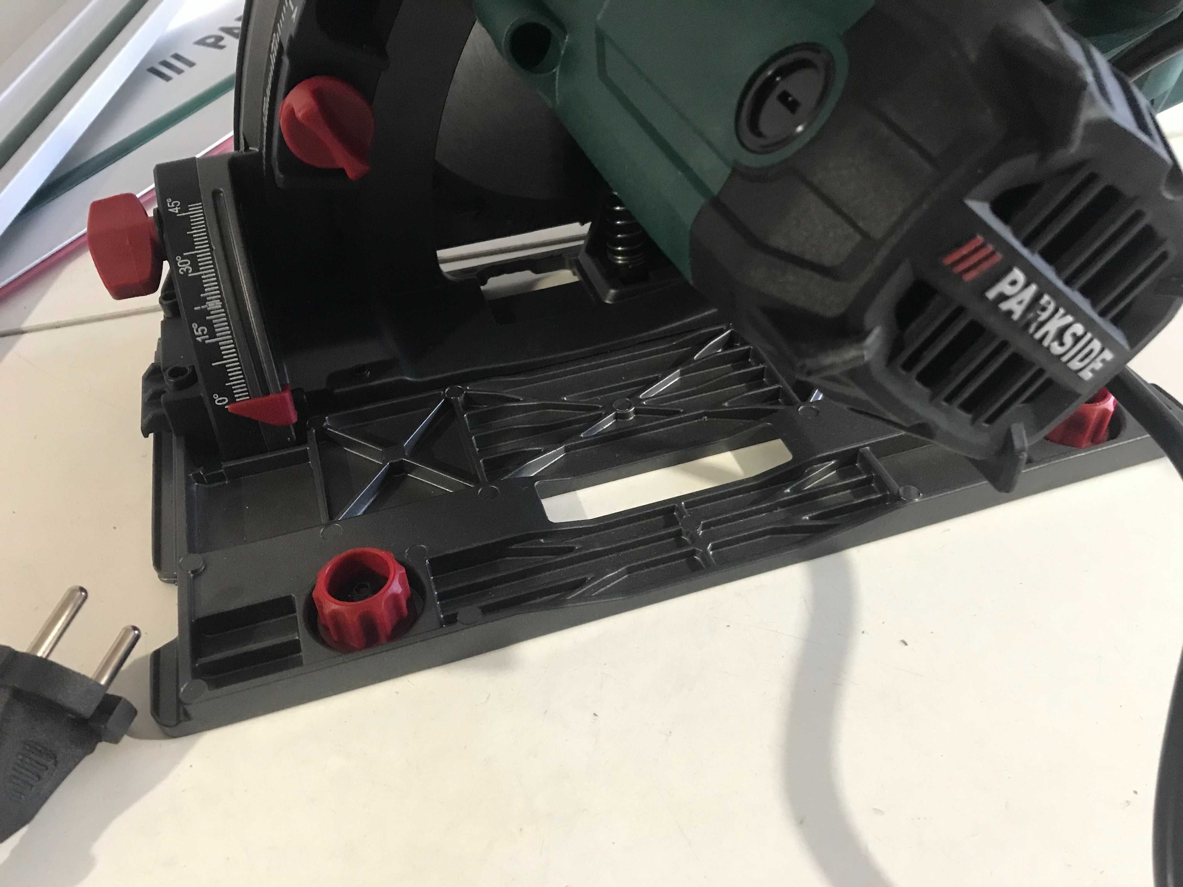 Заглибна,циркулярна пила Parkside PTSS 1200 E2,з направляючими шинами