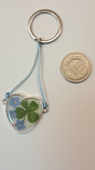 Brelok z prawdziwą czterolistną koniczynką