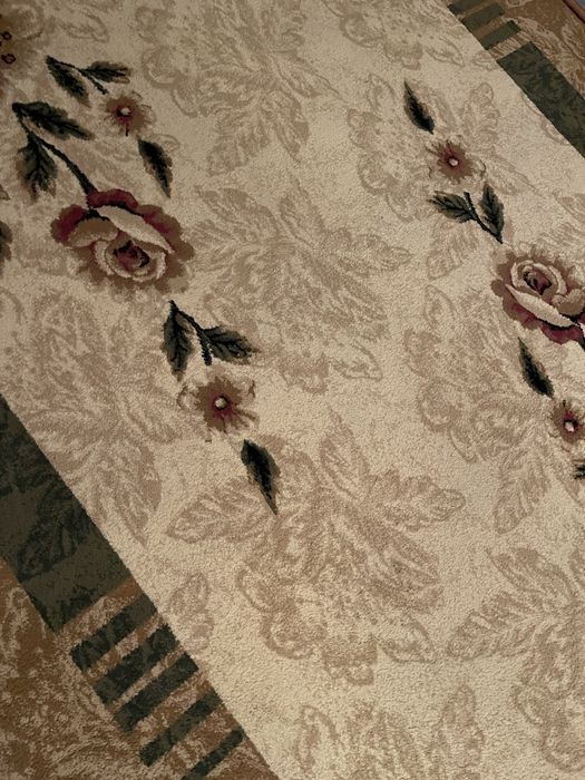 Красивий килим 2.0/3.0 в ідеальному стані