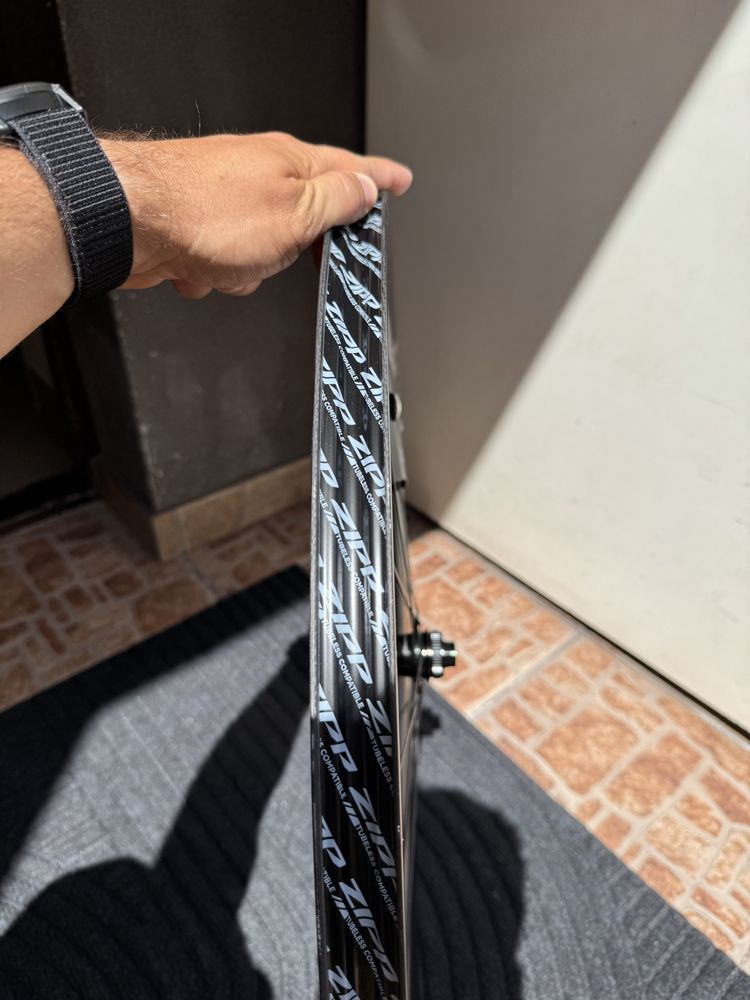 Nowe Koło przednie ZIPP 303s 28 cali carbon centerlock