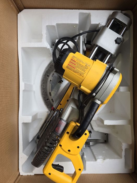 Dewalt DWS779 торцовка