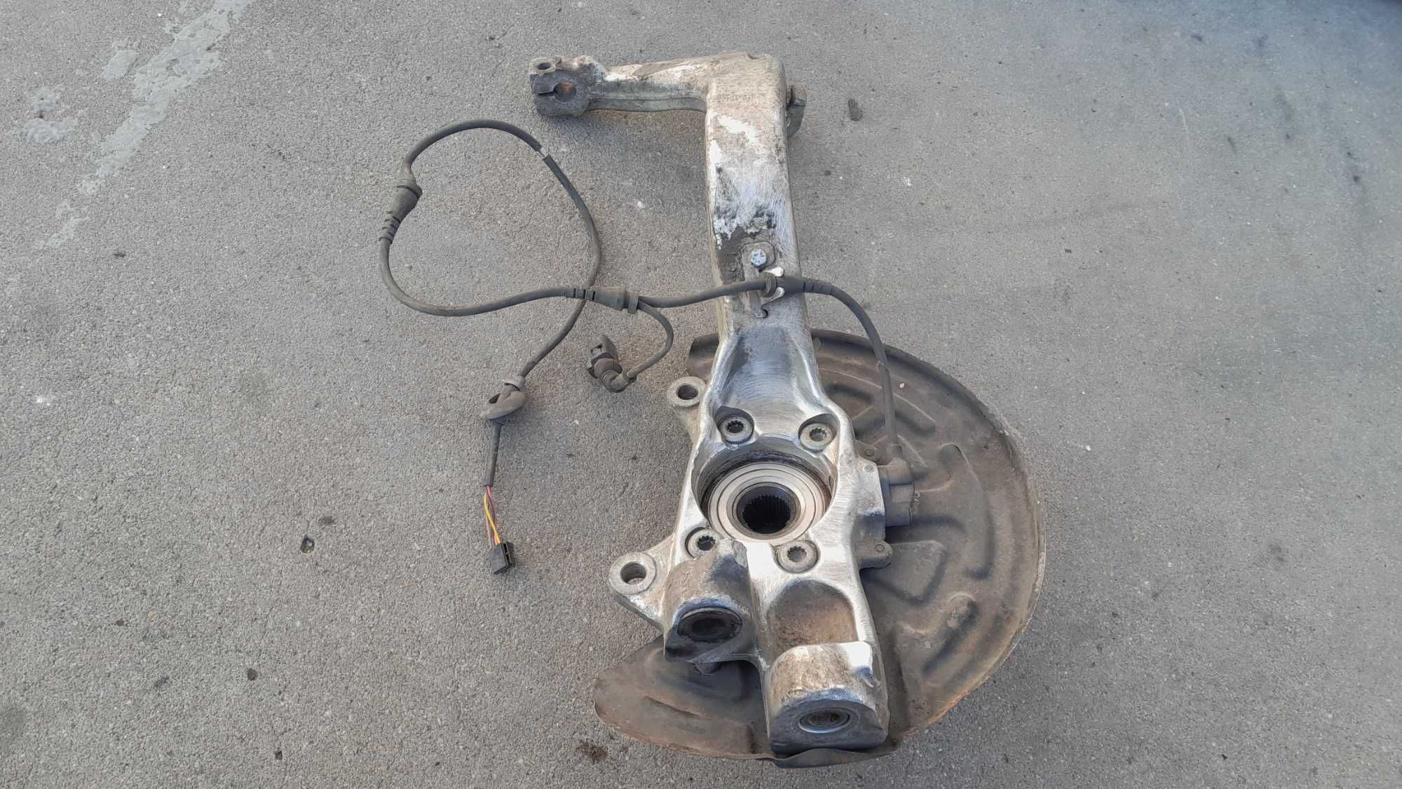 Zwrotnica aluminiowa LEWA przód przednia kompletna AUDI A6 C5 LIFT