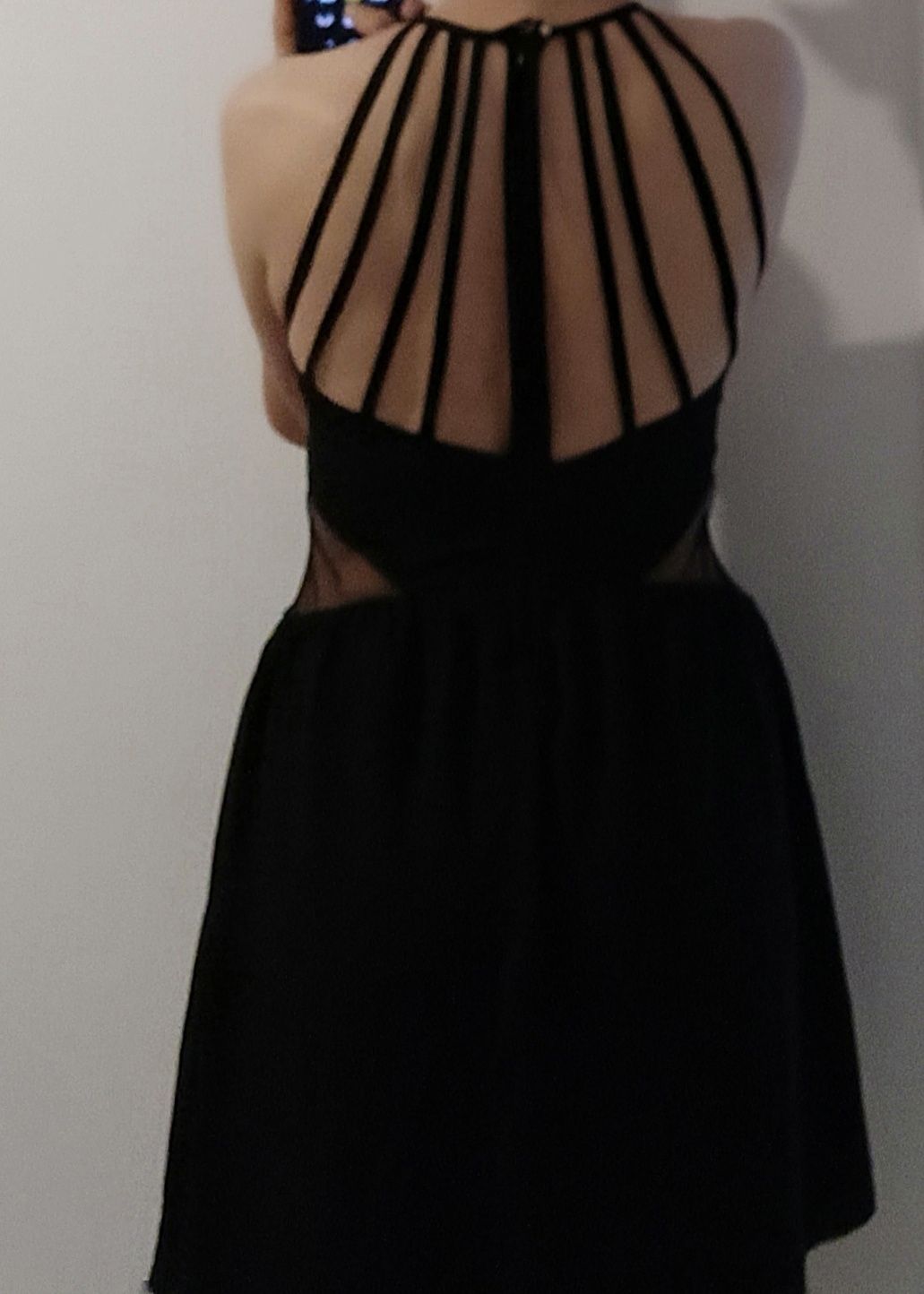 Sexy mała czarna sukienka Bershka rozmiar S odkryte plecy