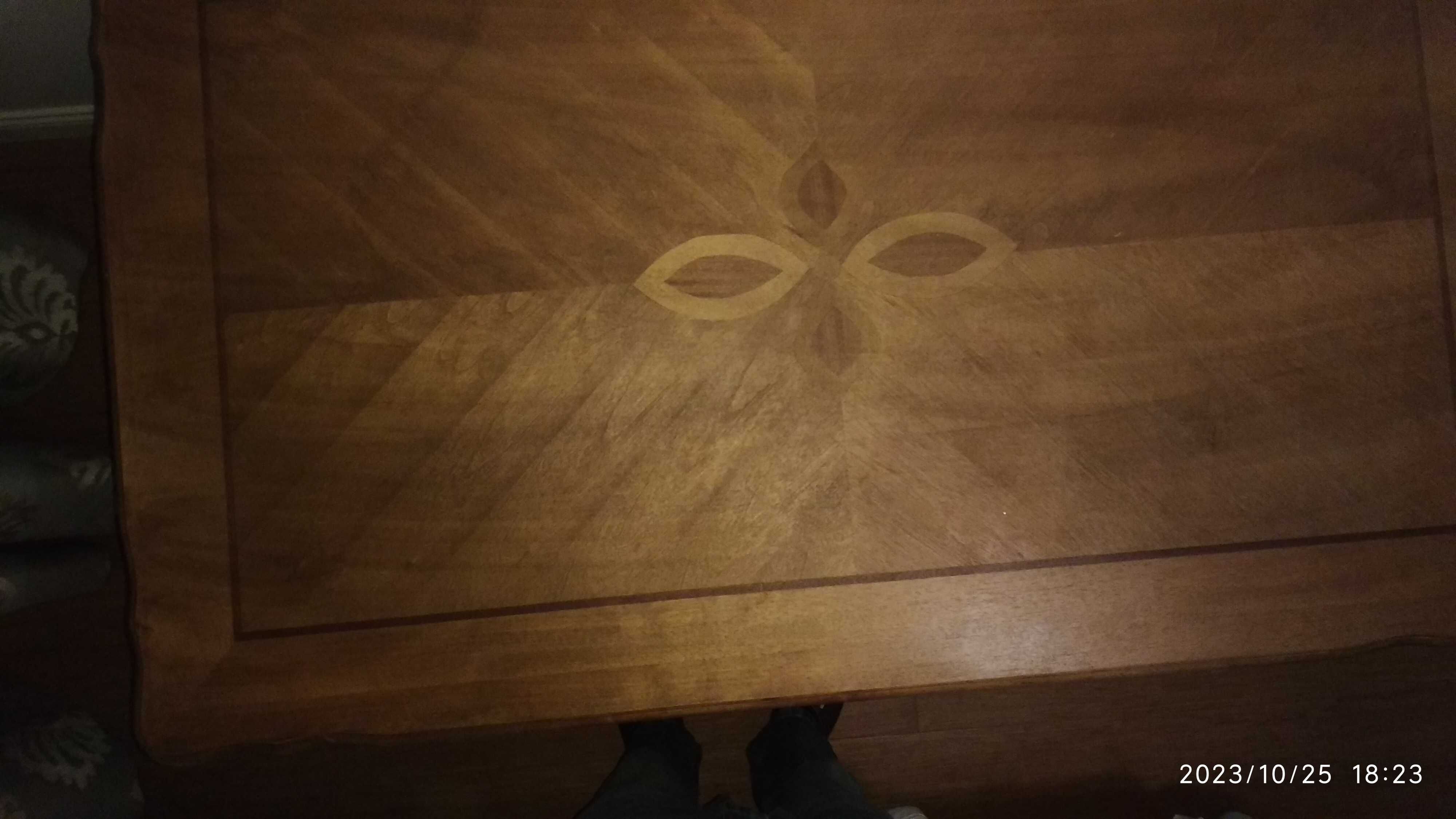Stół stylizowany na antyk, drewniany, prostokątny