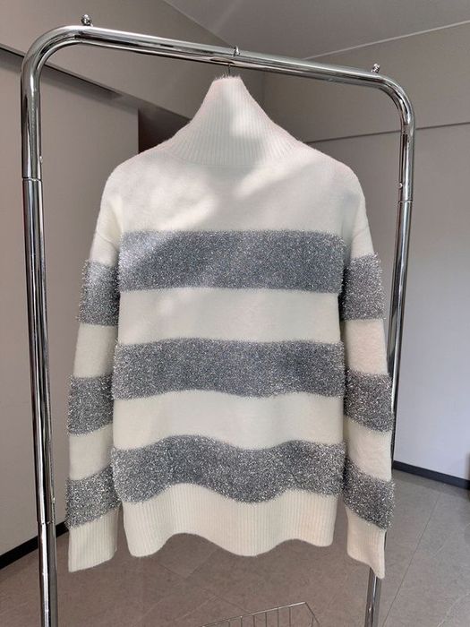 Ami білий шерстяний светр в наявності розмір S