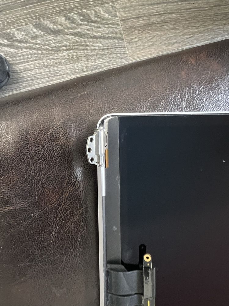Продам крышку на Macbook A1989 в хорошем состоянии