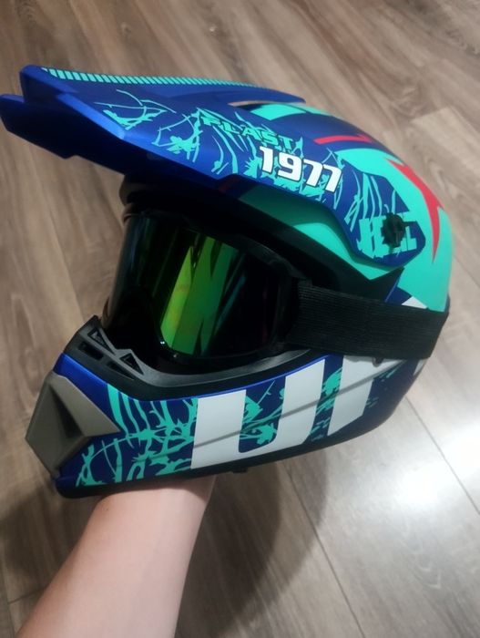 Продам ендуро шолом UFO 1977