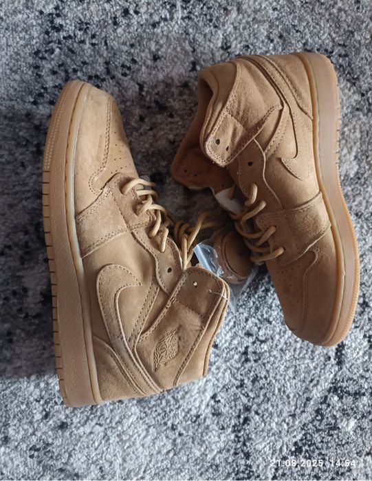 Замшеві кросівки Air Jordan 1 Retro High OG "Wheat"