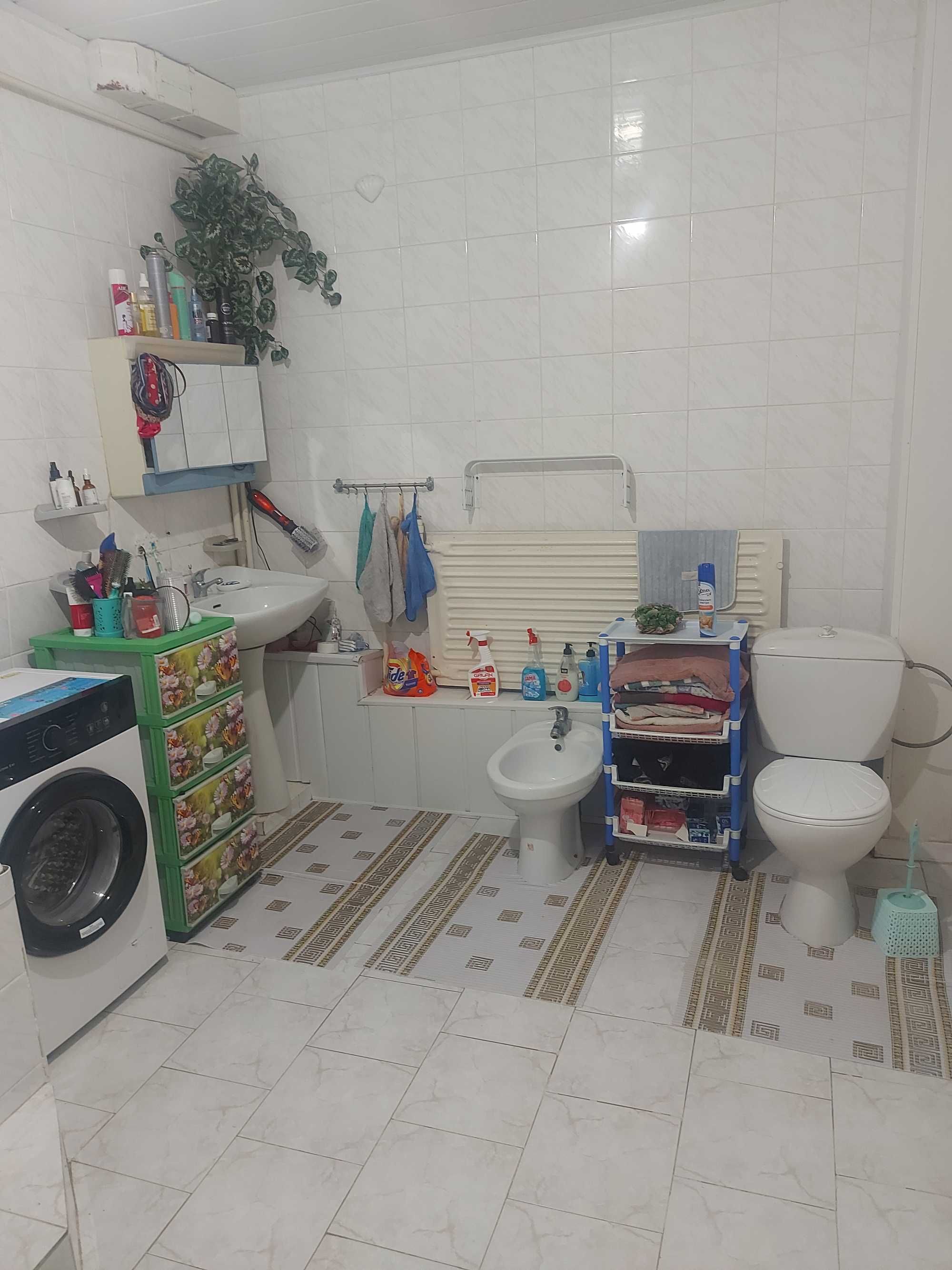 Продам двоповерховий будинок котеджного типу.