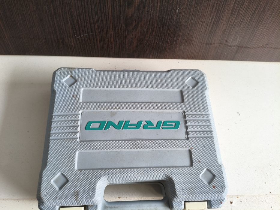 Продам шуруповерт grand