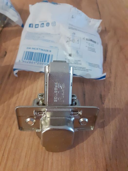 Zawiasy meblowe 165 ° nowe 4 szt
