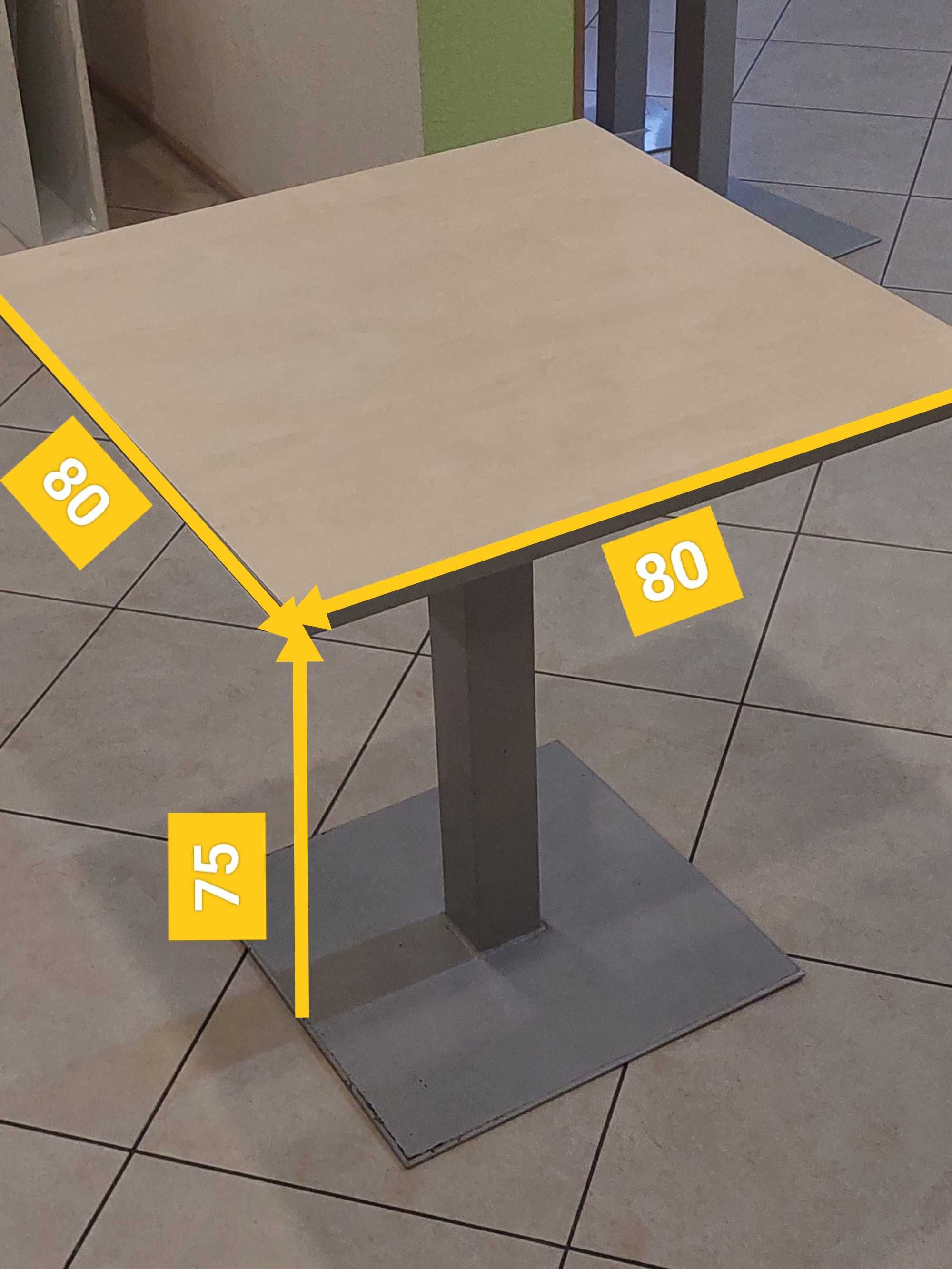 Квадратные столы в идеальном состоянии !
