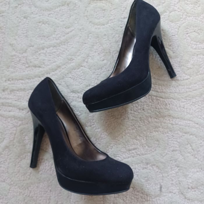 Szpilki Barratts na platformie 38