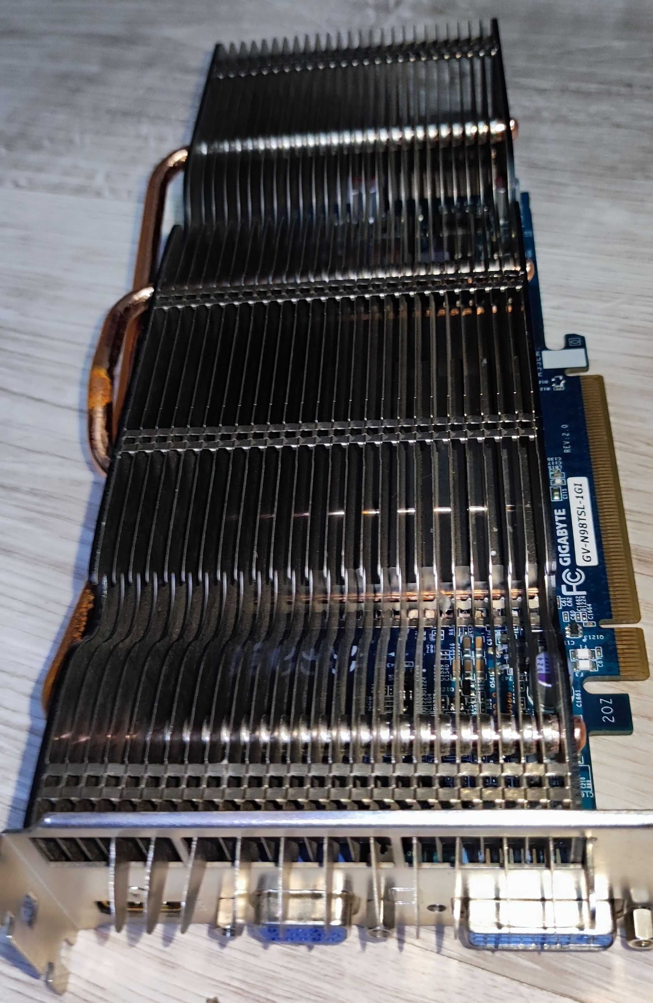AMD Phenom II X6 1075T, GIGABYTE GeForce 9800 GT, SSD