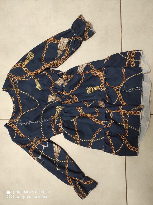 Sukienka w łańcuchowy print, z gumką w pasie, rozmiar 98/104