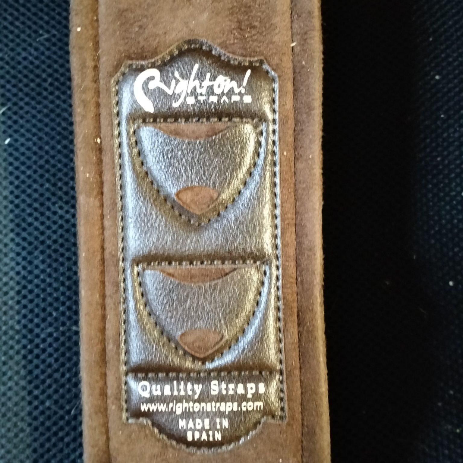 Material de guitarra (afinador e straps)