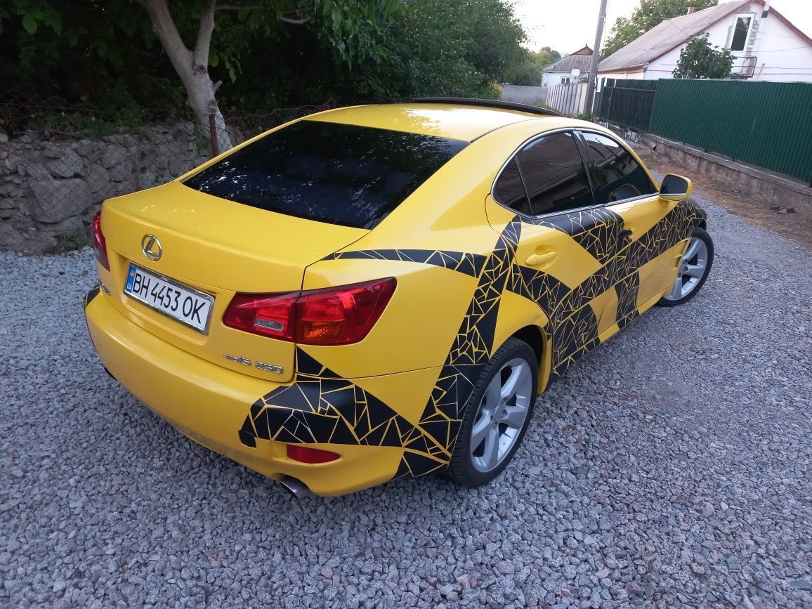 Lexus is 250 avtomat 4x4