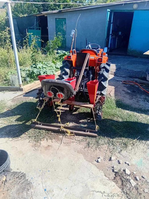 Продається трактор з фризою, чеснокосожалка+копалка