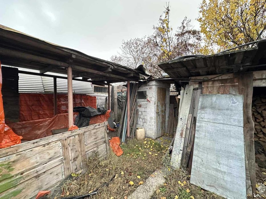 Продається будинок, складається з двох кімнат і кухні.