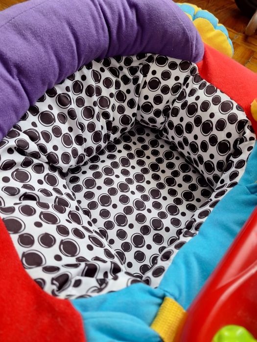 Brinquedo Almofada bebé  sentar