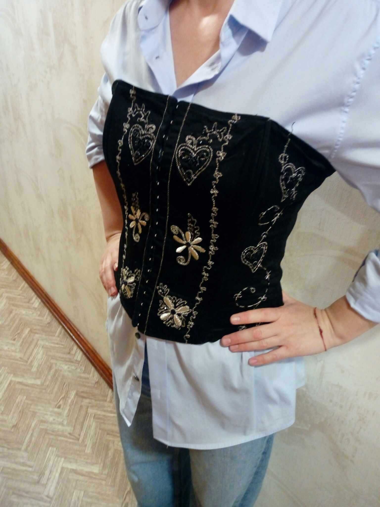 Корсет вишитий бісером