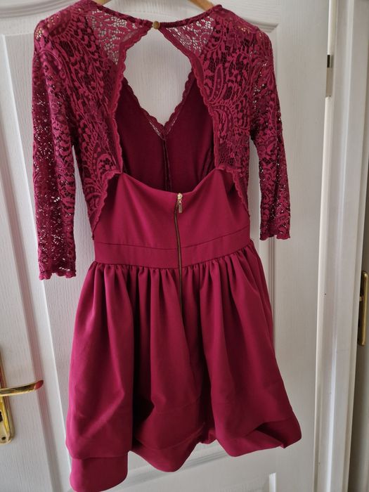 Bordowa, rozkloszowana sukienka