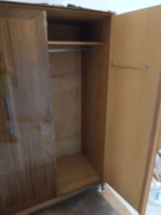 Шафа трьохдверна лакована б/у