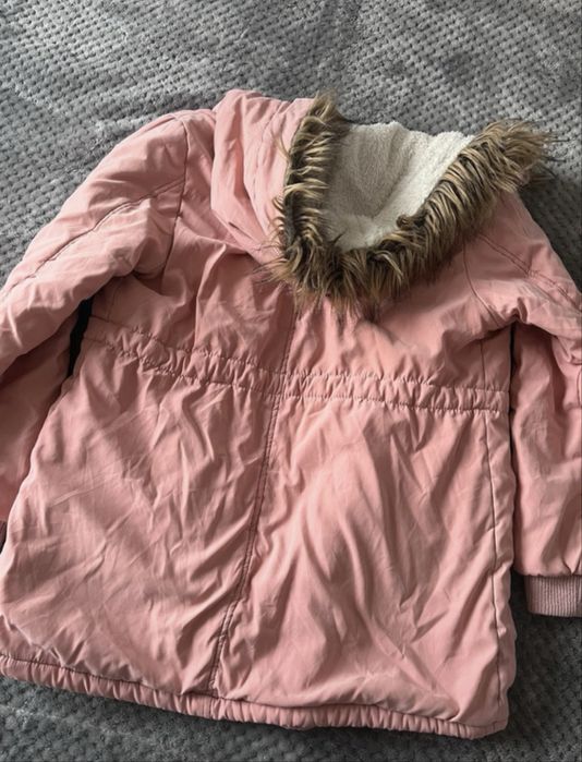 Różowa kurtka ocieplana z misiem w środku i kapturem