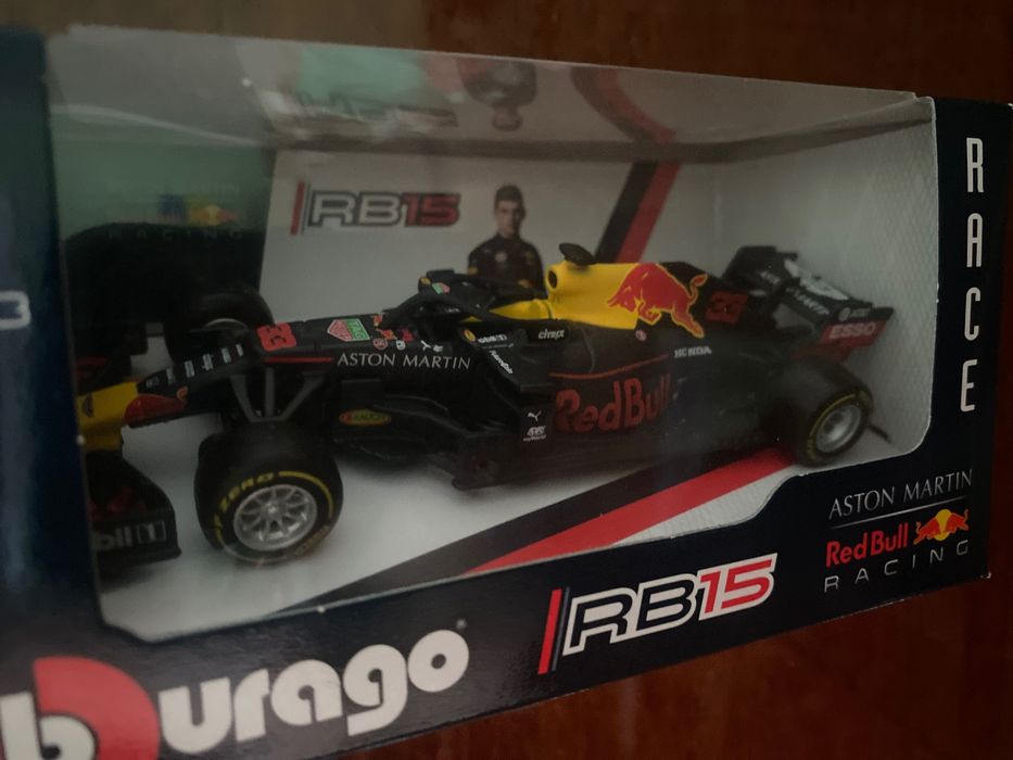 Болід Формула 1 Ред Булл Rb15 2019. 
Макс Ферстаппен №33.