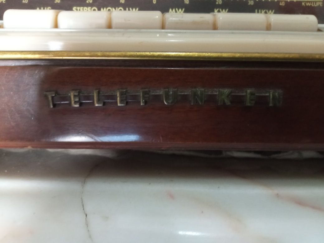 Lindíssimo rádio,Com FM. Telefunken.