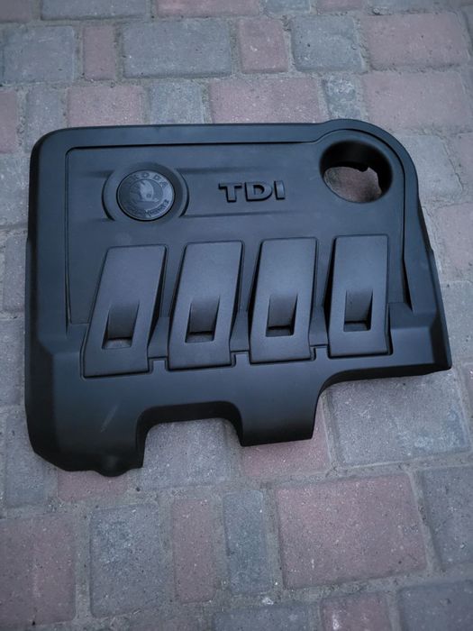 Декоративна кришка двигуна skoda