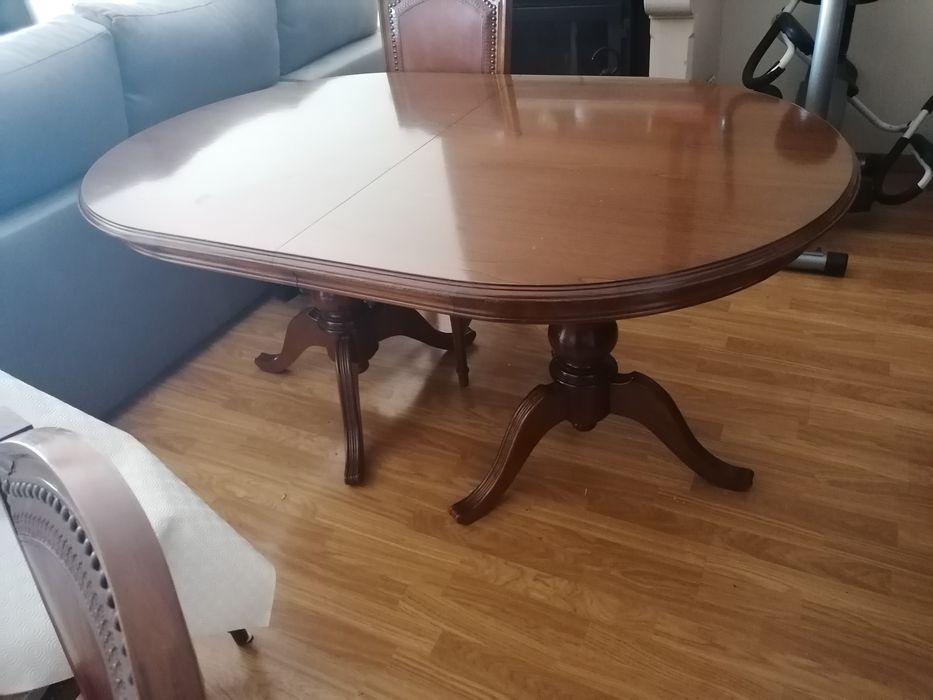 Mesa extensível de madeira