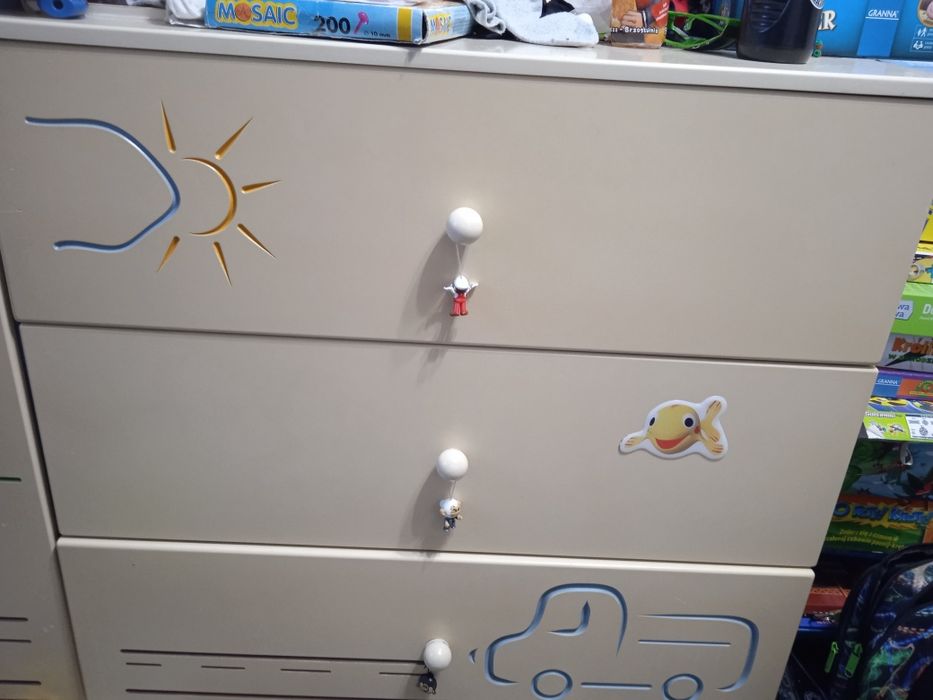 MEBLIK-zestaw-szafa-komoda-regał-łóżko z materacem