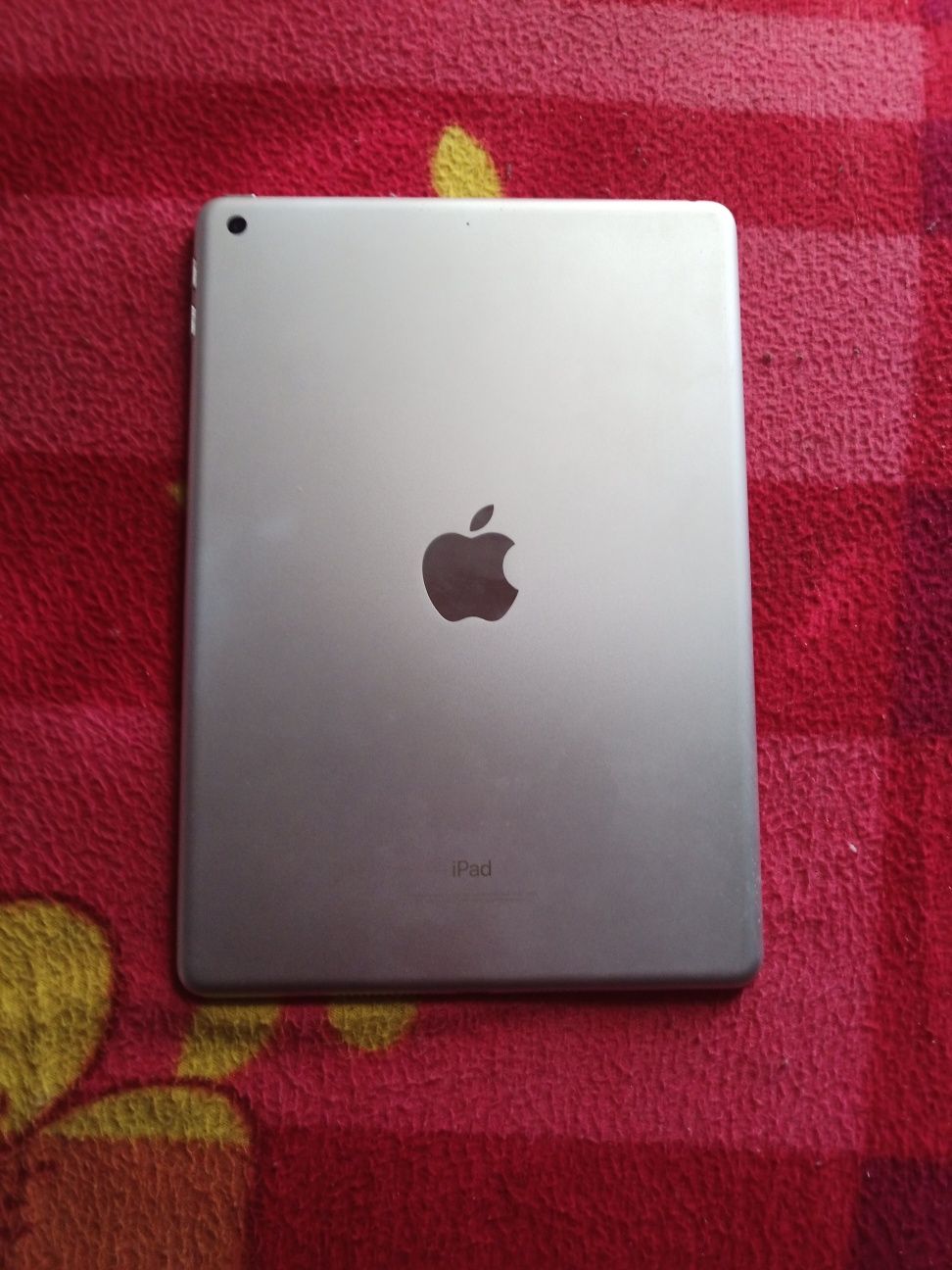 iPad 9,7" 5 покоління iPad Pro 12,9" 2 покоління