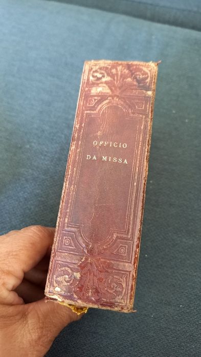 Livro antigo, oficio da missa