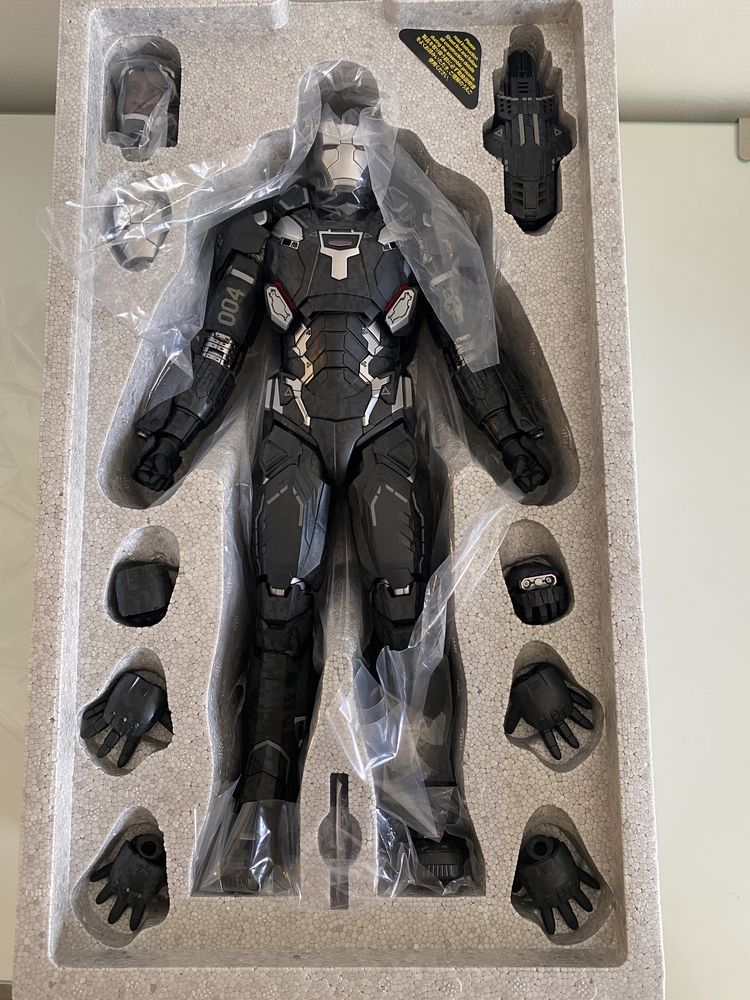 Hot Toys War Machine Mark IV Marvel Infinity War