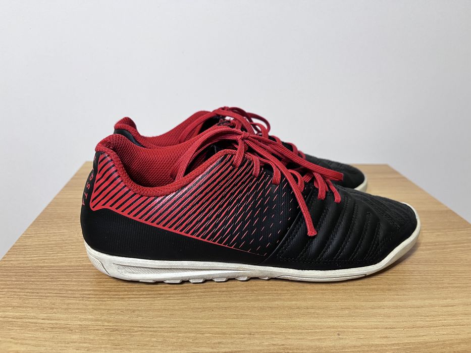 Buty to piłki nożnej halowej i na orlika Kipsta roz. eur. 37