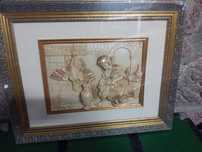 Antigo quadro em gesso, motivo caça