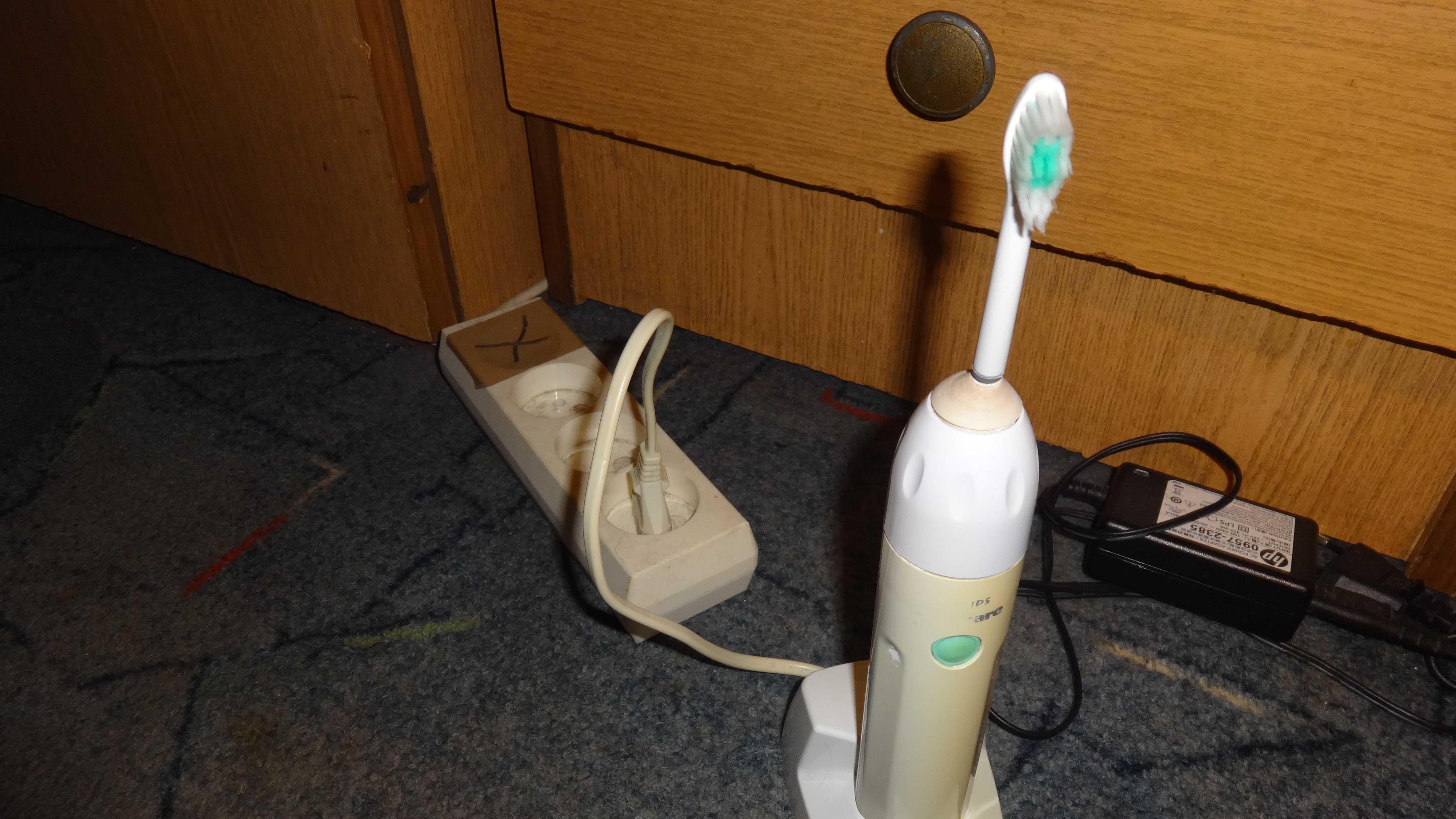 Fajna elektryczna szczoteczka Philips indukcyjna.