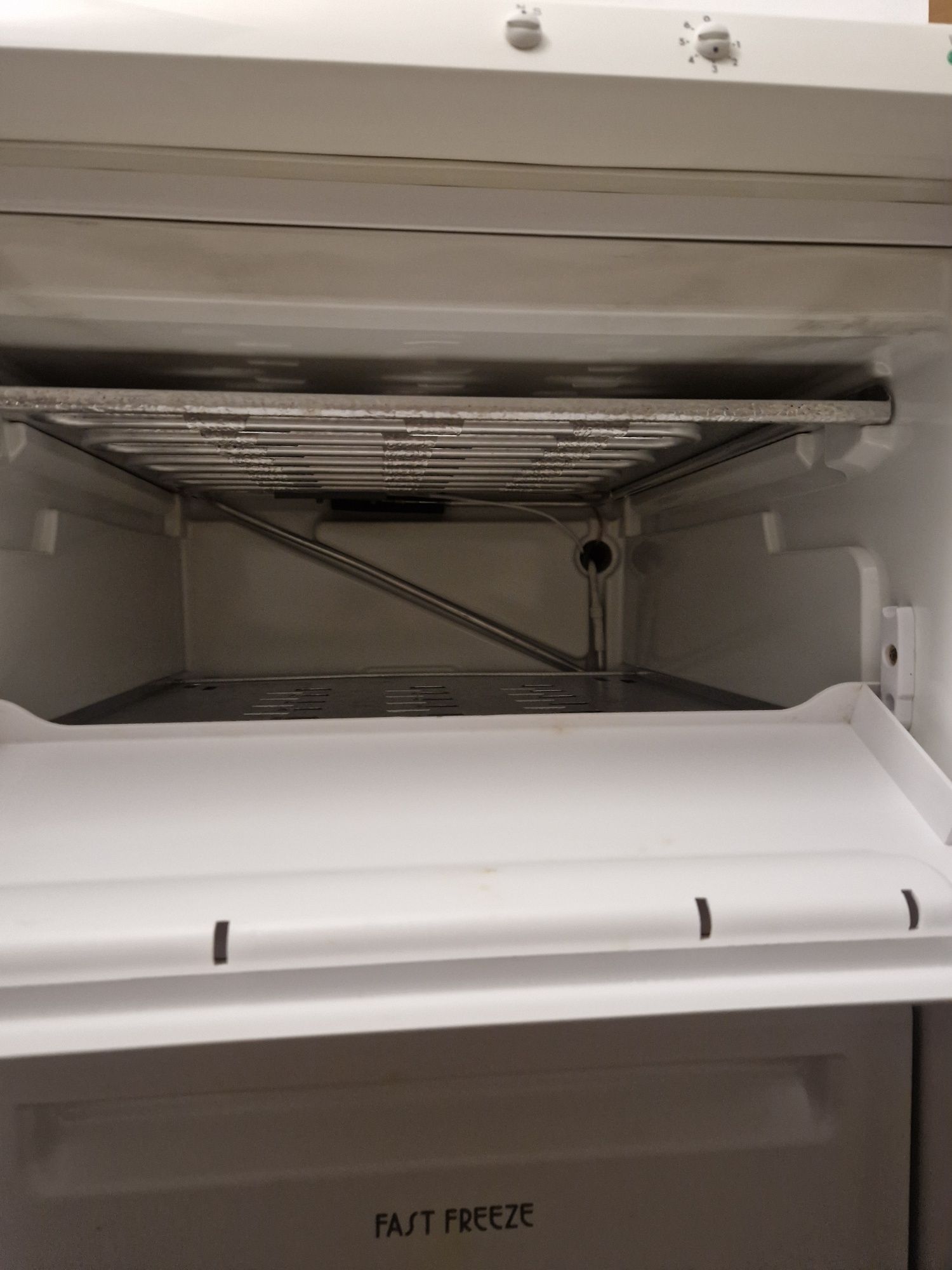 Arca congeladora vertical Zanussi ZV180R