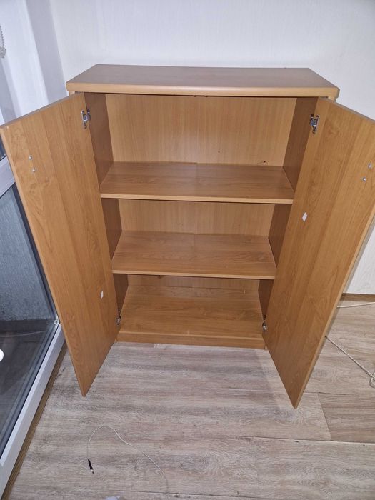 Solidne szafy i komoda w bardzo dobrym stanie.