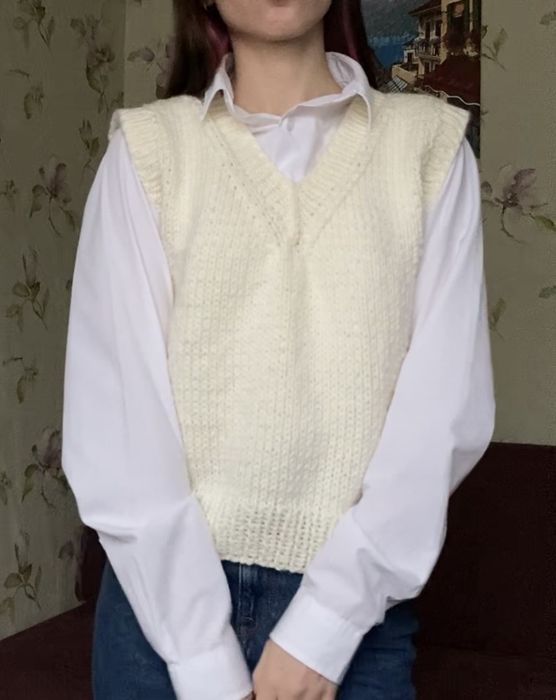 Базовая вязаная жилетка