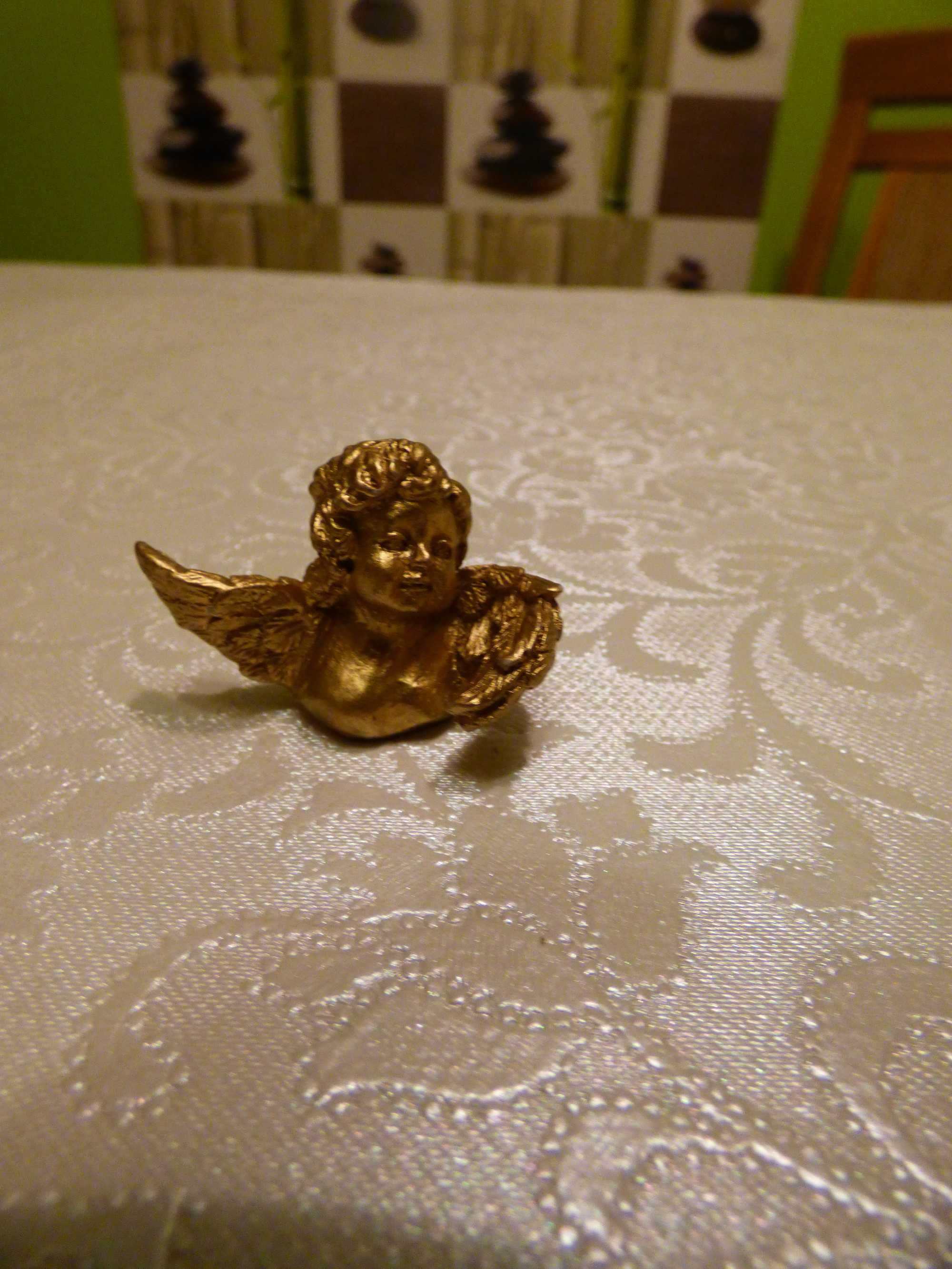 mały  złoty aniołek ,dekoracja 8