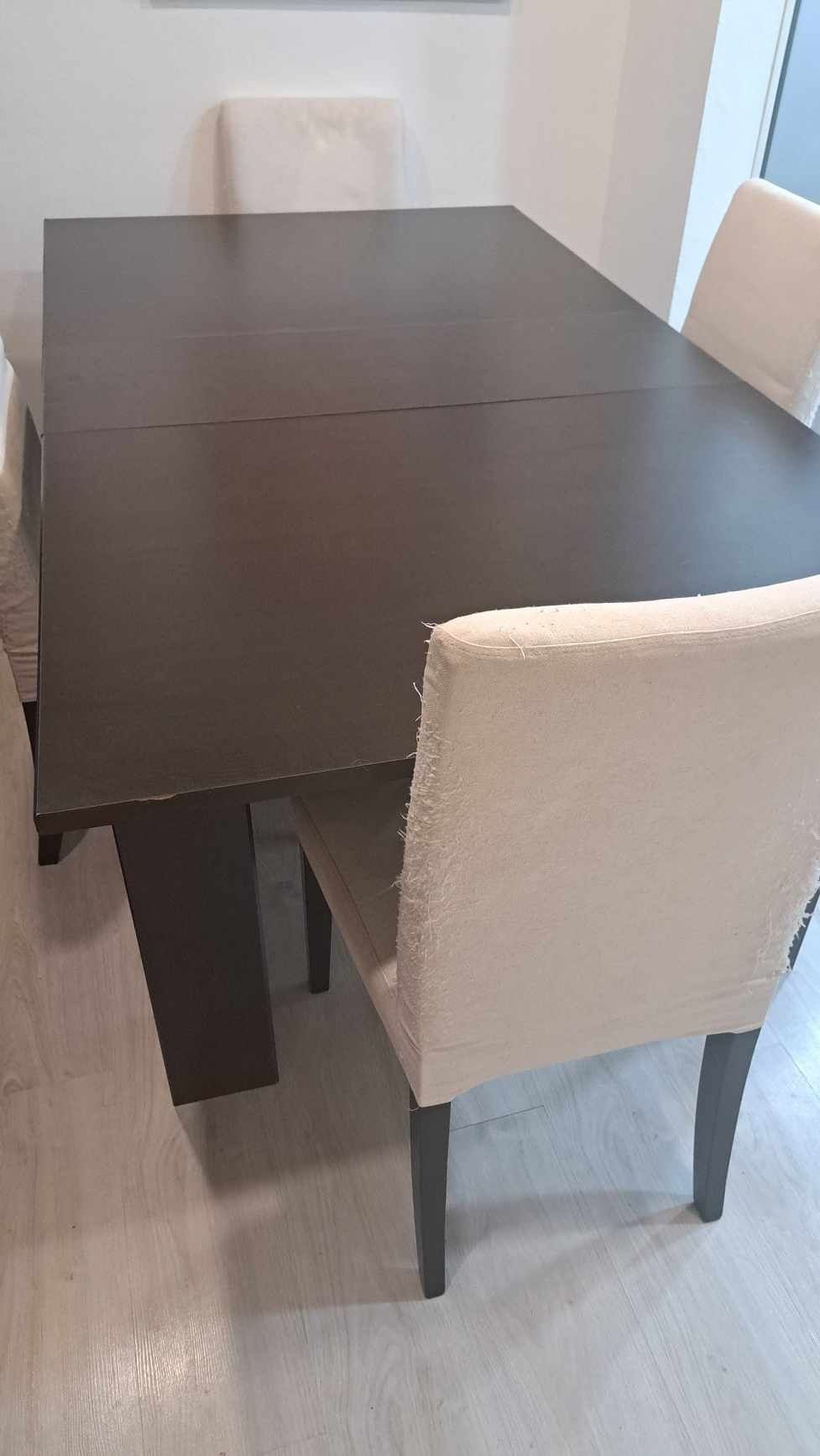 Mesa extensível e 4 cadeiras de oferta ( urgente)