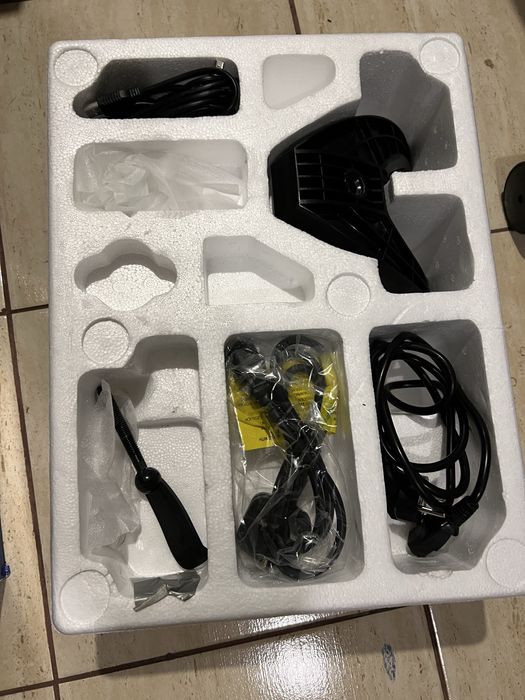 Kierownica i baza thrustmaster tgt2 ps4 ps5