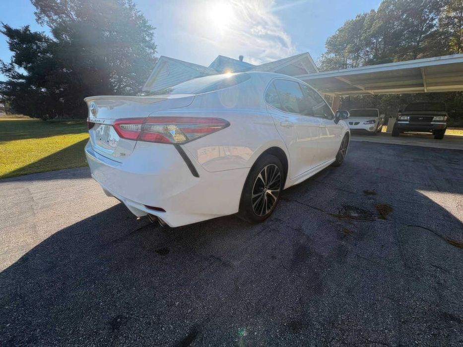 Toyota Camry SE      2018