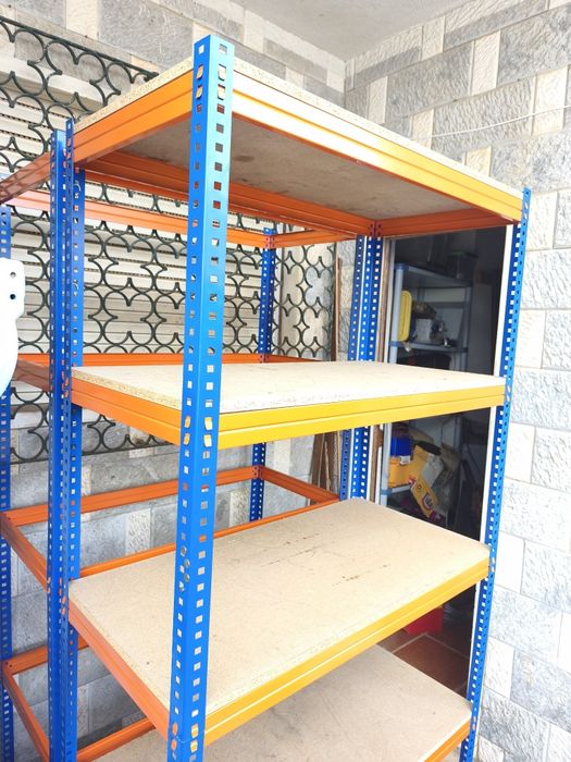 Estantes metálicas de oficina